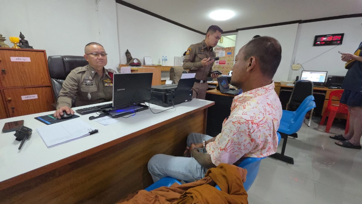 แฉพฤติกรรมพระแสบ เดินถือย่ามค้ายาบ้าคาถนน ตำรวจรวบทันควัน