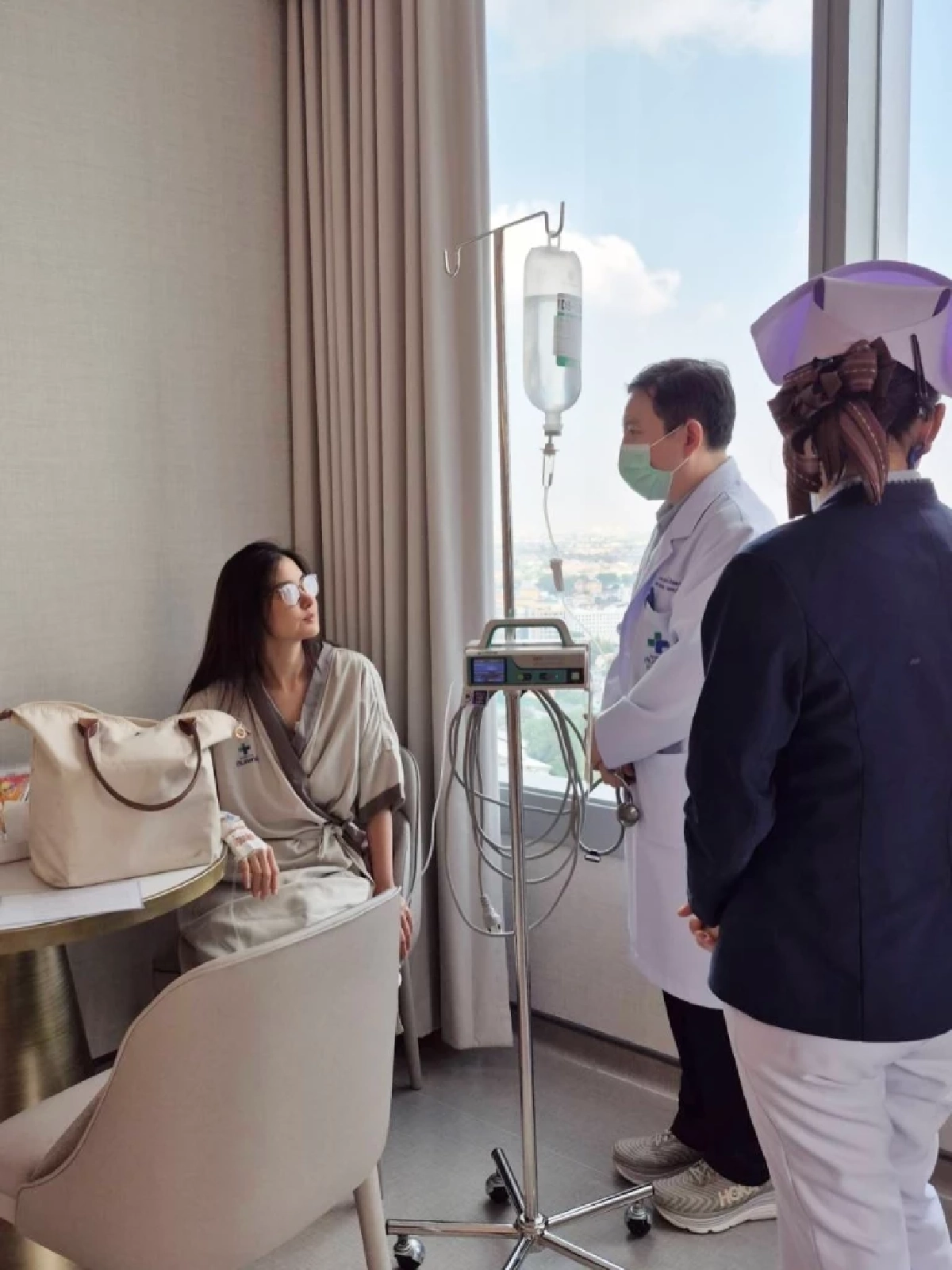 แห่ส่งกำลังใจ "จ๊ะจ๋า พริมรตา" ผ่าตัดใหญ่ 4 ชม.ครึ่ง เจอซีสต์ 2 ก้อน