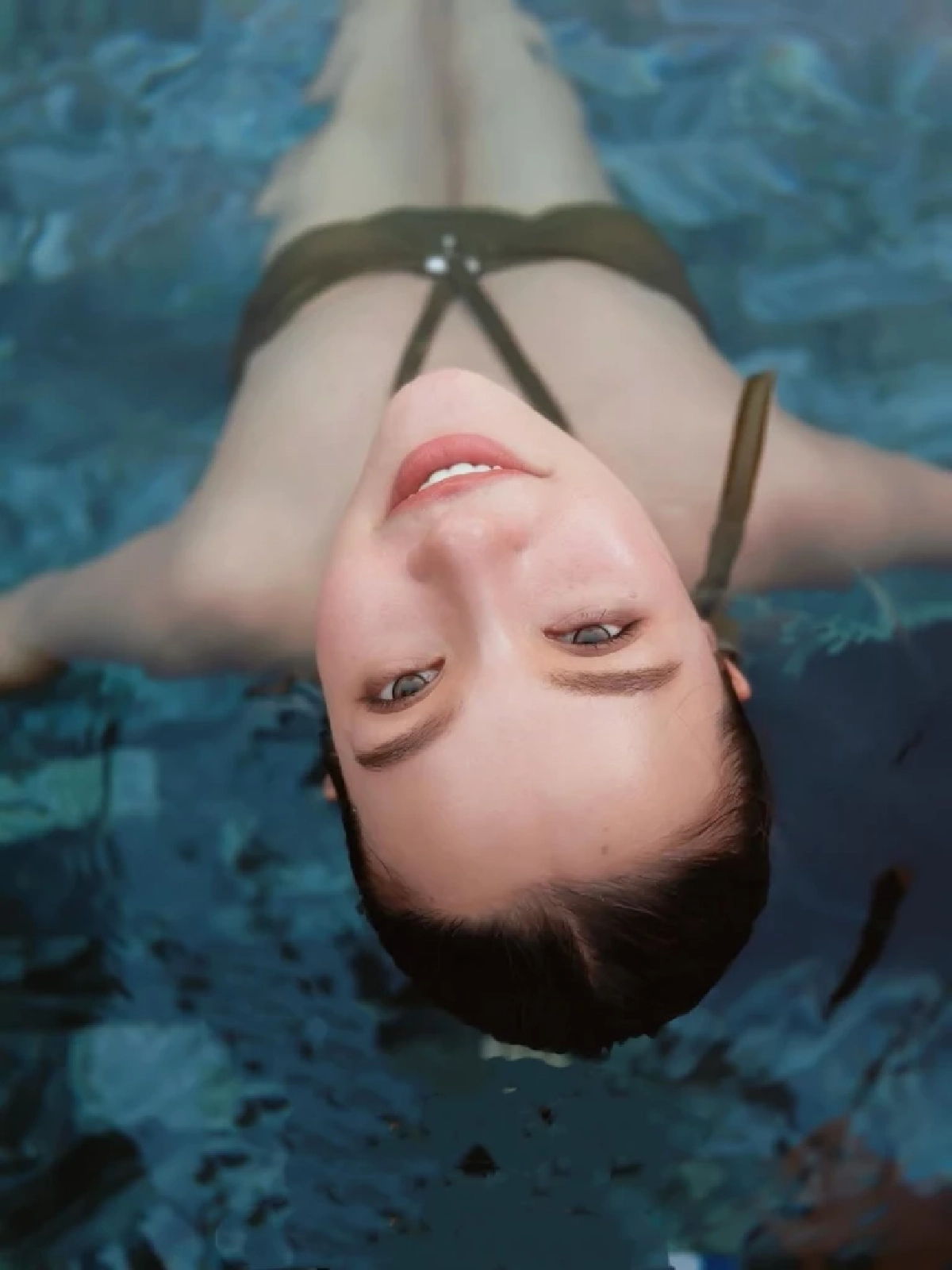 “เปาวลี” สลัดลุคหวาน อวดหุ่นสวยในชุดว่ายน้ำ ทำโซเชียลไฟลุก