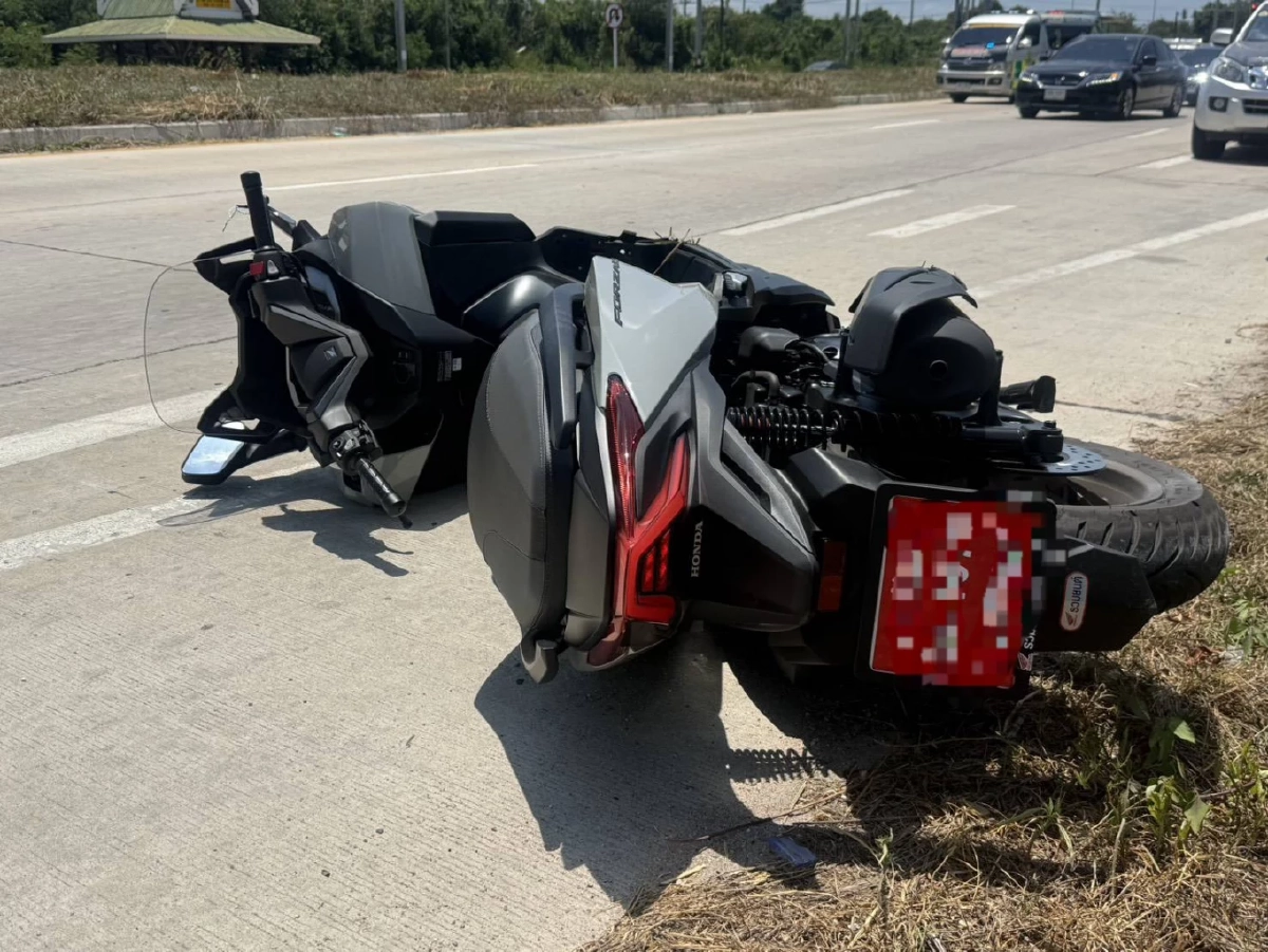 ระยองร้อนจัด ทำมอเตอร์ไซค์วูบชนขอบทางสาหัส 2 รายในวันเดียว