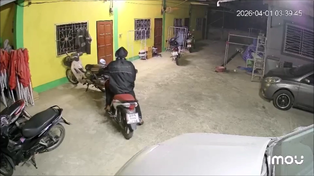 แม่สายผวาแก๊งวัยรุ่นบุกหอพักฉก จยย. 2 คัน คาดส่งขายเพื่อนบ้าน