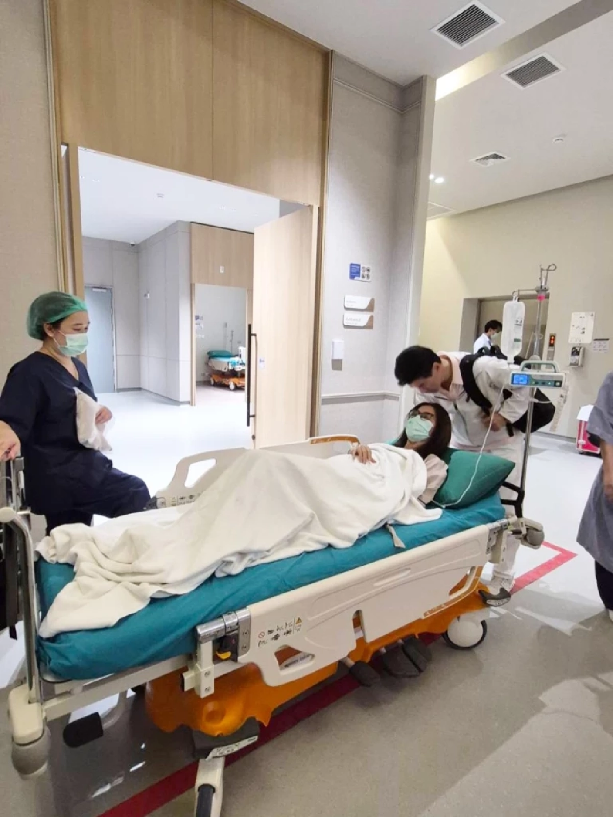 แห่ส่งกำลังใจ "จ๊ะจ๋า พริมรตา" ผ่าตัดใหญ่ 4 ชม.ครึ่ง เจอซีสต์ 2 ก้อน