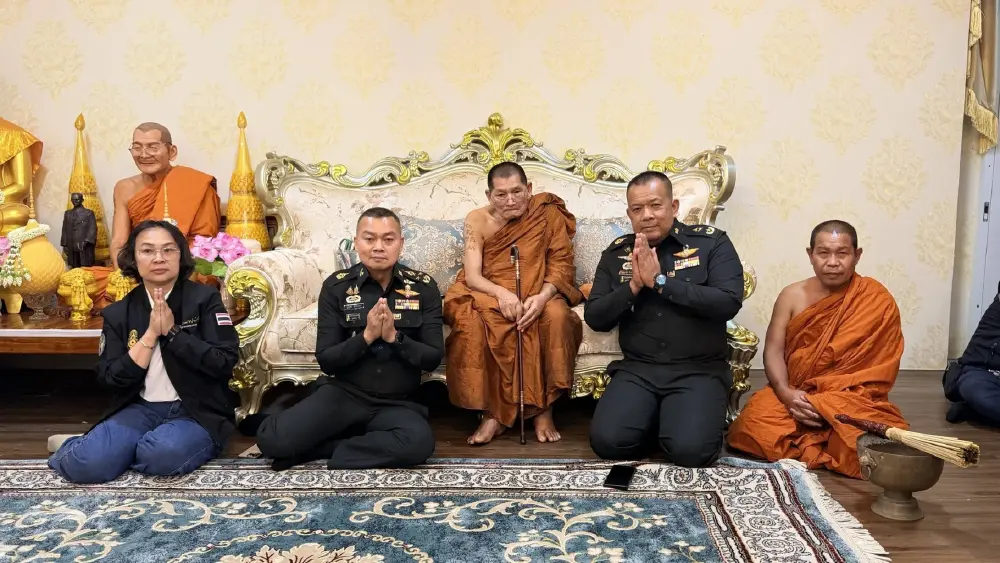 แม่ทัพกุ้ง เข้ากราบ หลวงปู่ศิลา เตรียมบวชอุทิศบุญกุศลให้ทหารกล้า