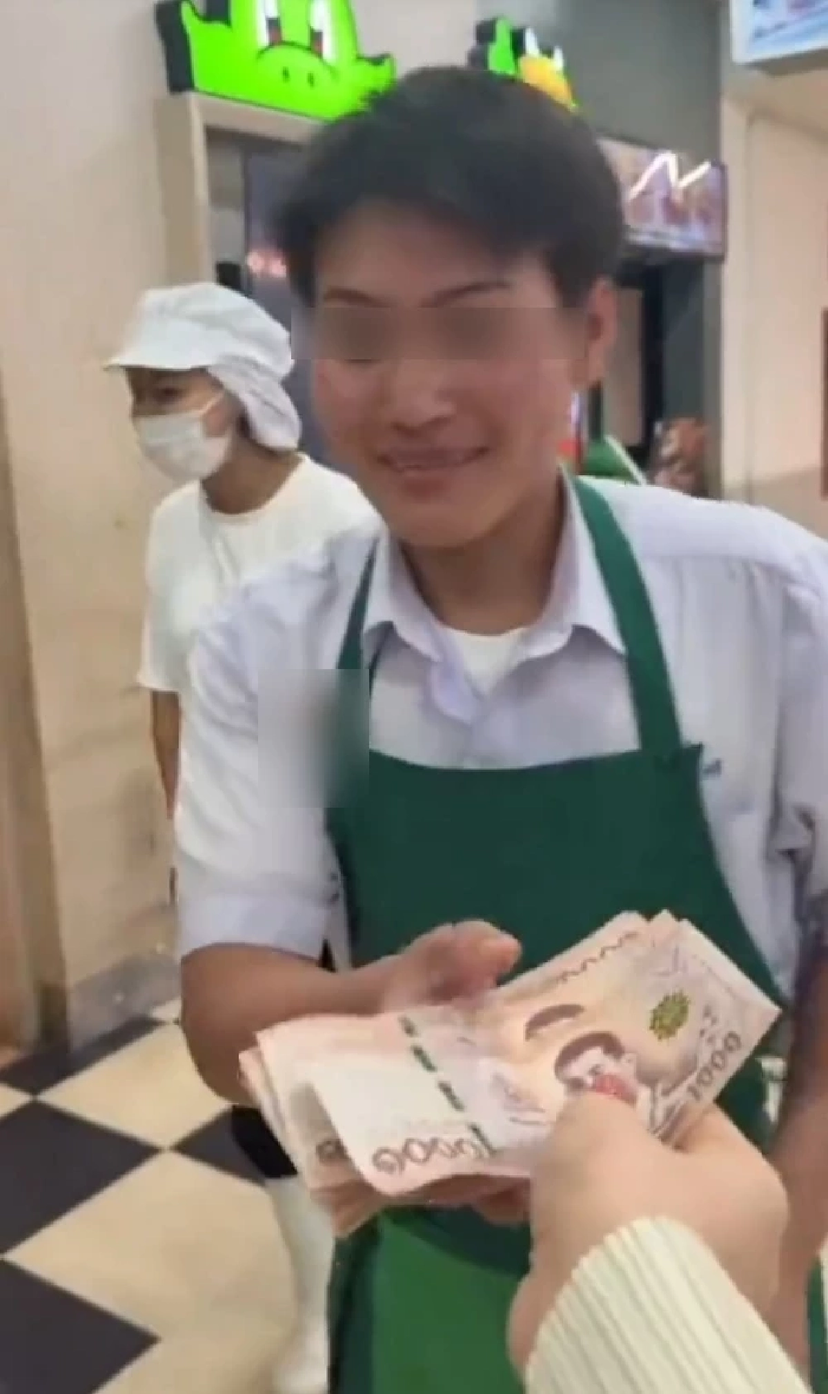 ดราม่า "ทิปรวม" ทั้งที่ตั้งใจให้ พนง.พาร์ทไทม์ ร้านดังชี้แจงแล้ว