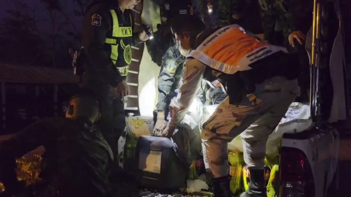 รวบหนุ่มสังขละฯ ซุกน้ำมัน 1,260 ลิตรใต้ถังน้ำแข็ง จ่อขายเมียนมา