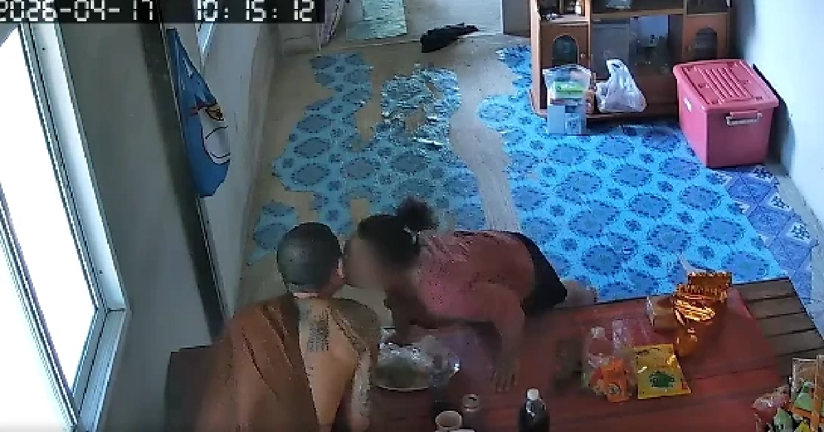 แทบไม่เชื่อ เปิดอาชีพ "สีกาหอมแก้มพระ" หน้าที่การงานไม่ธรรมดา