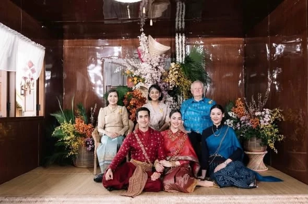 แห่ส่องทะเบียนรถส่งตัว "ณเดชน์ - ญาญ่า" เห็นชัดๆไม่ต้องซูม