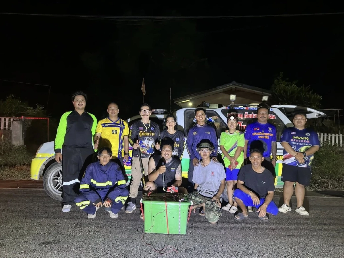 เปิดบ้านเลขที่ งูจงอางยาว 3 เมตร เลื้อยซุกมุมบ้าน กู้ภัยเร่งช่วยเหลือ