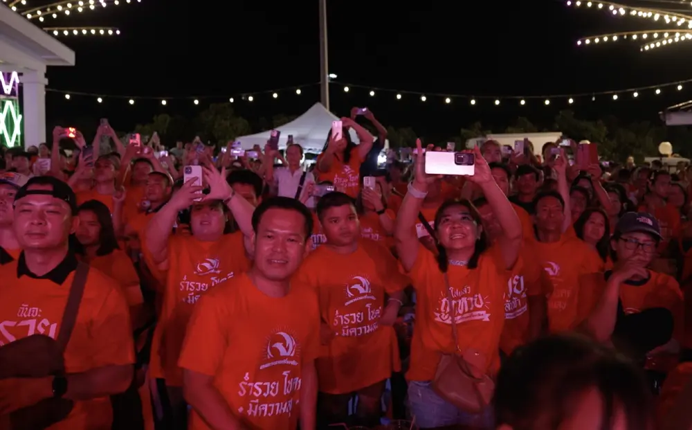 เศรษฐีลอตเตอรี่พลัส 18 ล้าน! จัดใหญ่แก้บน คอนเสิร์ตลำไย ไหทองคำ จองกันข้ามปี