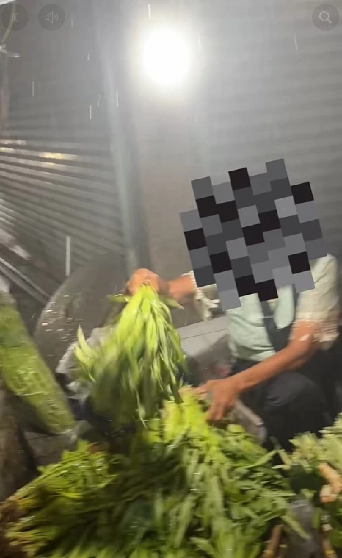 เจอกับตัว สาวแฉแม่ค้าหัวร้อน สะบัดน้ำใส่ รู้วีรกรรมเก่ายิ่งอึ้ง