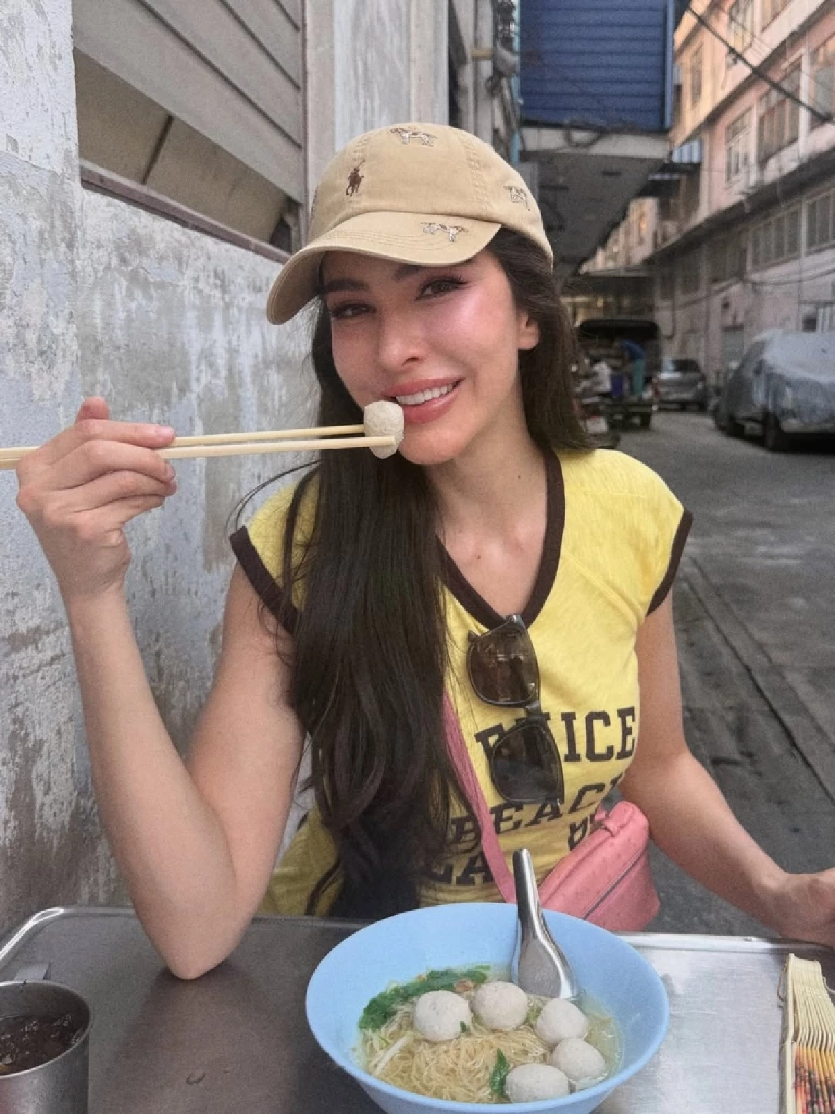 ออร่าพุ่งไม่พัก “ศรีริต้า” สลัดลุคคุณแม่ สวยสดใสรับสงกรานต์