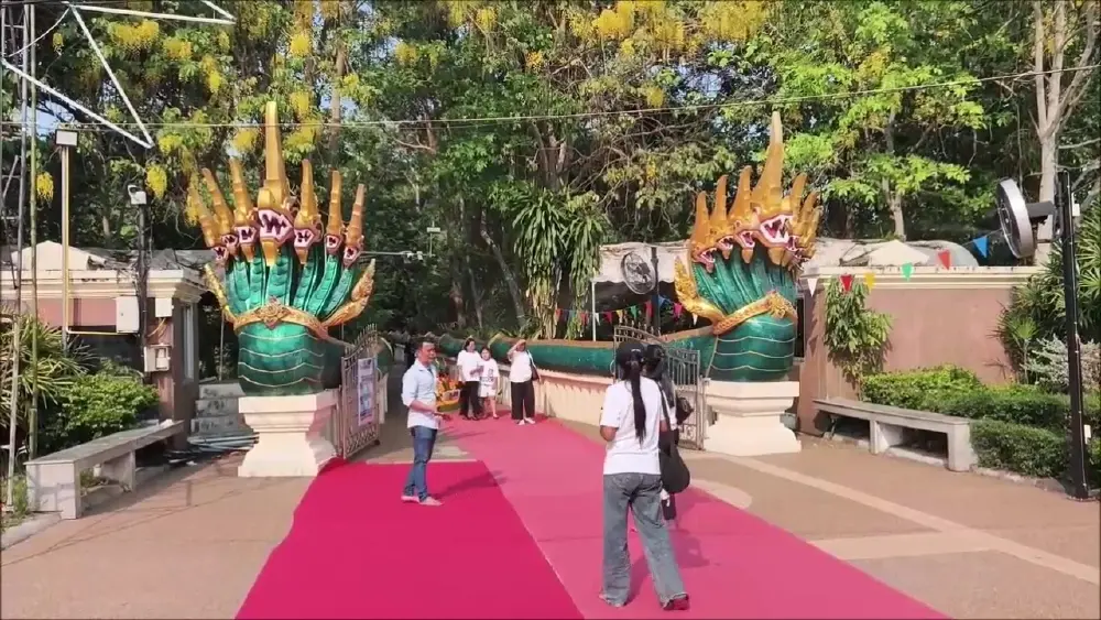 ชาวบ้านฮือฮา พญางูโผล่คำชะโนดปีนี้มาแปลกถึง 3 ครั้ง