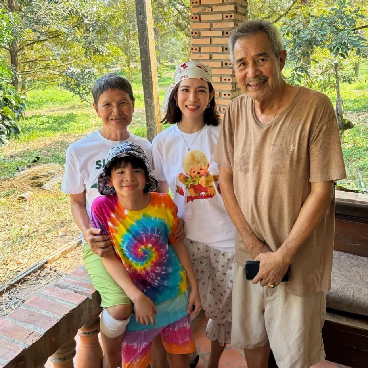 เปิดภาพล่าสุด “ชลิต เฟื่องอารมย์” ใช้ชีวิตสงบในสวนที่จันทบุรี