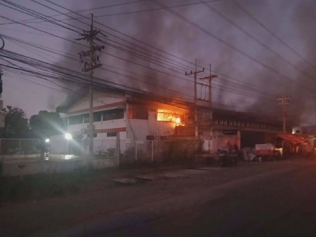 วอดทั้งโกดัง! ไฟไหม้โรงงานกัญชาโคราช เช้านี้เสียหายยับ