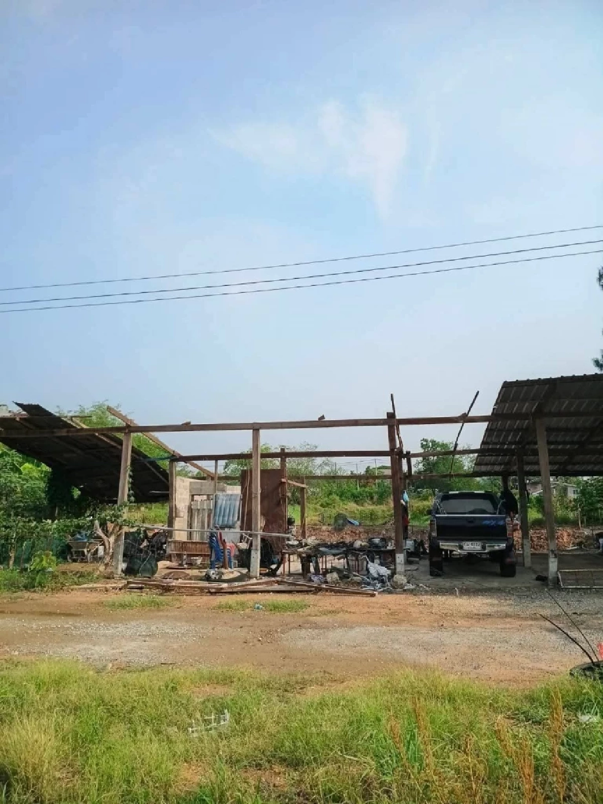 พายุฤดูร้อนทำพิษ! โคราชอ่วม บ้านเสียหาย ต้นไม้ล้มขวาง