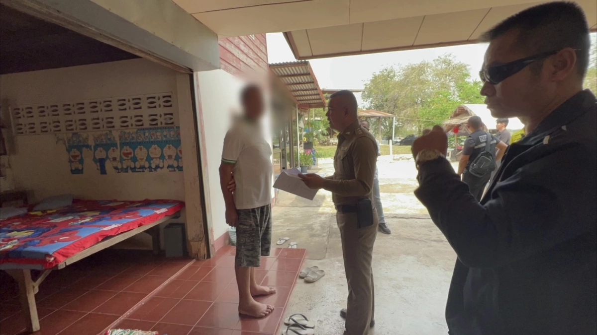 สสจ.สกลนครบุกรวบหมอเถื่อนเปิดรักษา 10 ปี ฟัน 4 ข้อหาหนัก