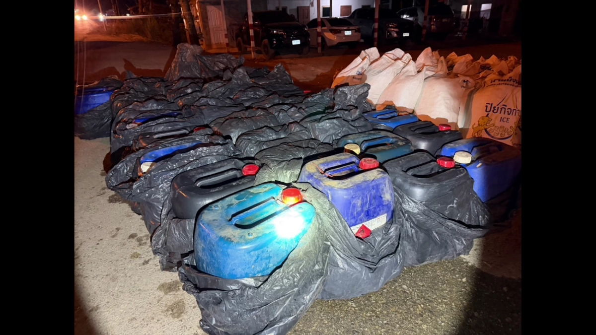 รวบหนุ่มสังขละฯ ซุกน้ำมัน 1,260 ลิตรใต้ถังน้ำแข็ง จ่อขายเมียนมา