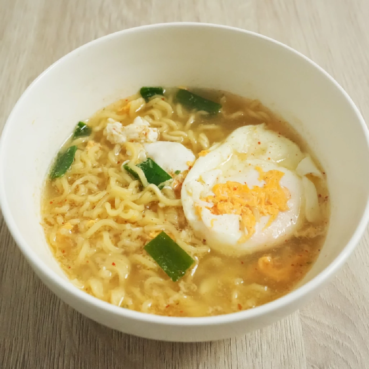 เลิกต้มแบบเดิม! สูตรบะหมี่กึ่งสำเร็จรูปไมโครเวฟ เส้นนุ่มใน 3 นาที