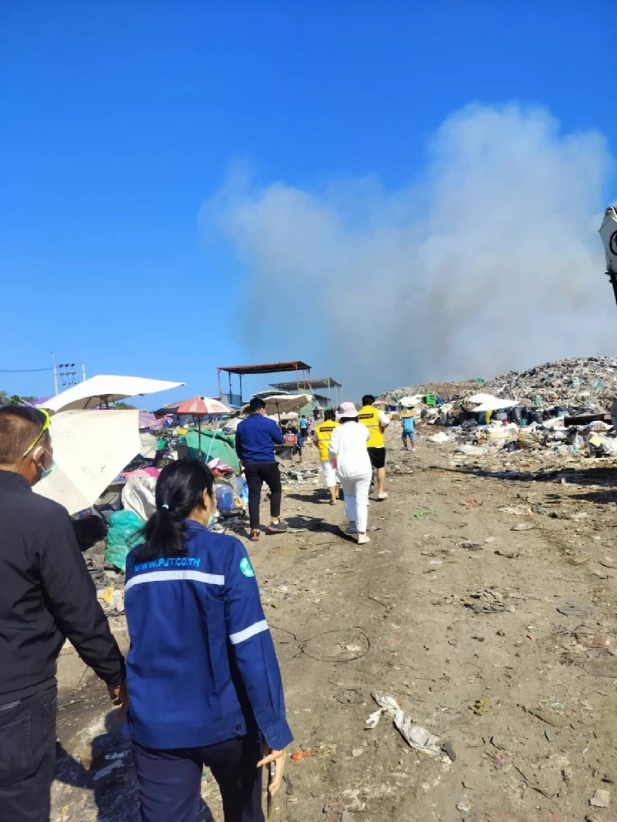 ไฟไหม้บ่อขยะสะพานหินภูเก็ต คุมเพลิงได้แล้วแต่ควันยังพุ่ง