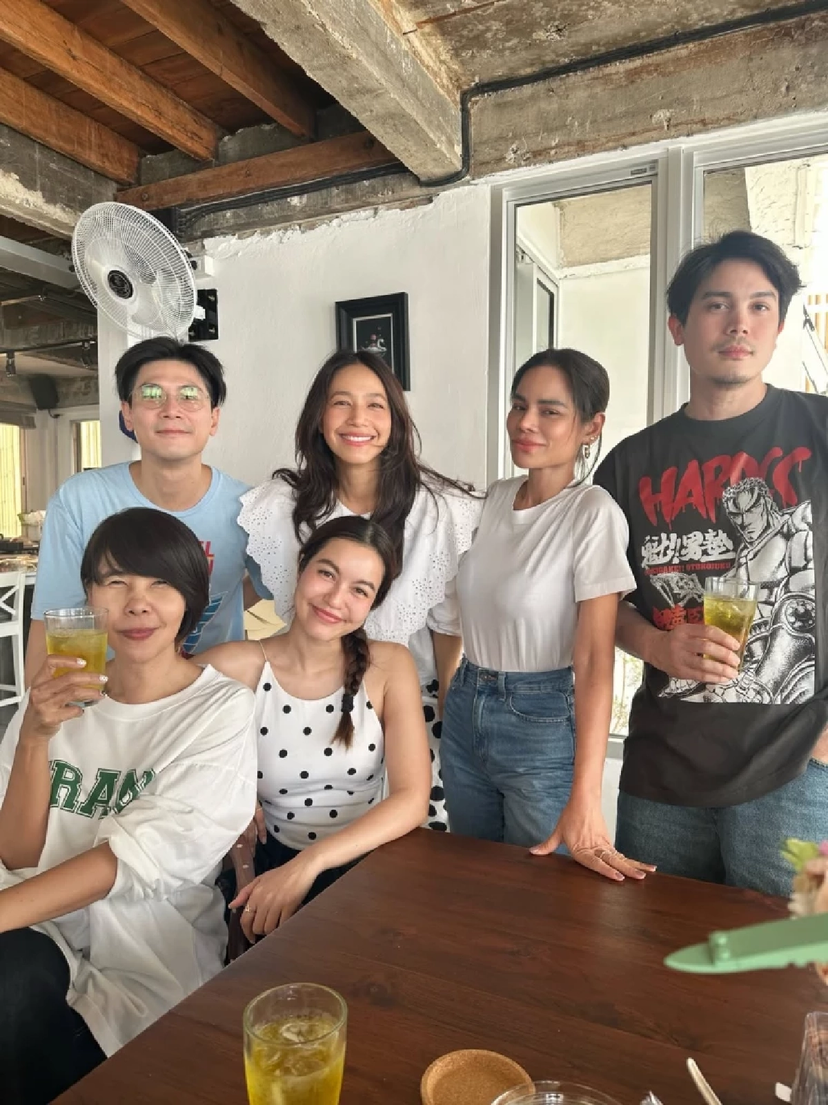 คิดถึงไม่เปลี่ยน! แก๊ง “เพื่อนสนิท” กลับมาพร้อมหน้าในรอบ 21 ปี