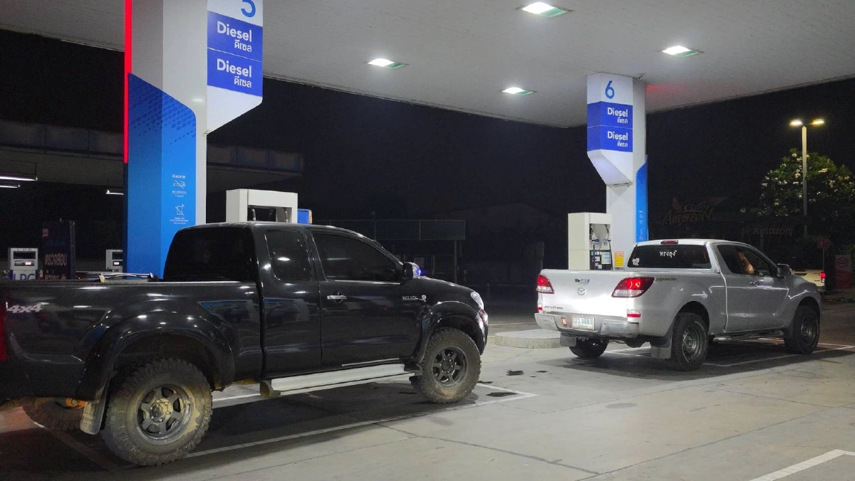 ปั้มแตกคนแห่เติมน้ำมันล้นคิว หลัง กบน. สั่งปรับราคาขึ้น 2 รอบซ้อน