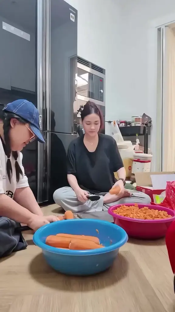 ปุ๊กลุก-ไมค์ สวมหัวใจนางฟ้าหมาจร ลุยคลองหลวงปรุงอาหารช่วยสี่ขา