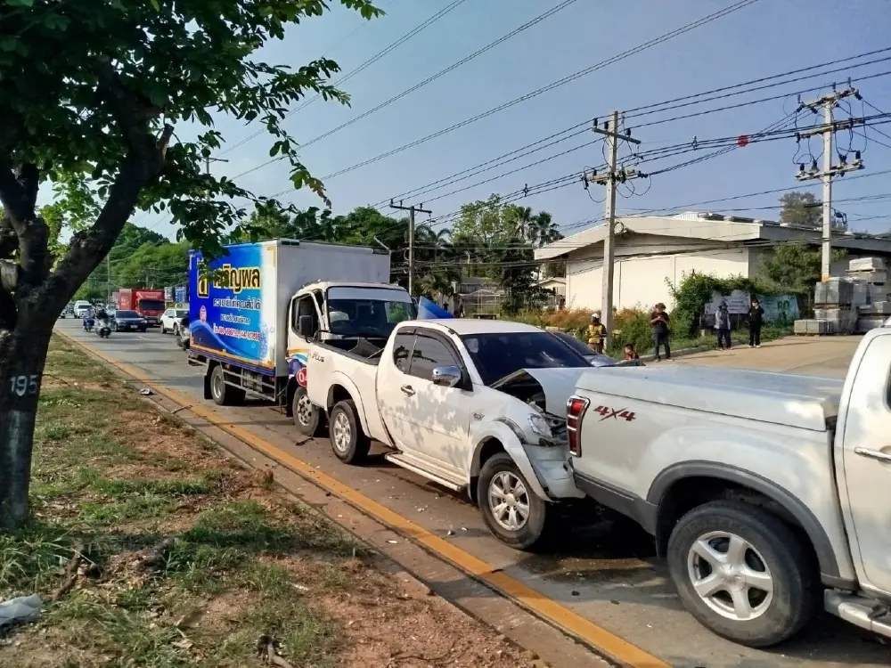 เกิดเหตุระทึก รถชนท้ายระนาว 7 คันรวด บนถนนสาย 224 เจ็บกว่า 10 ราย