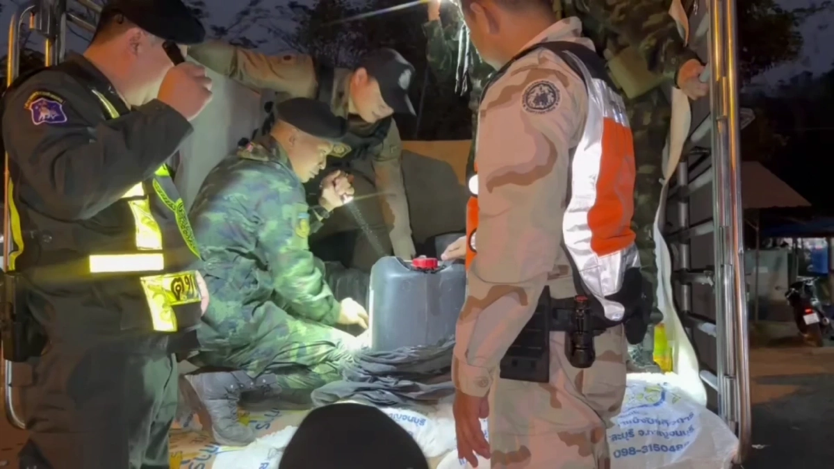 รวบหนุ่มสังขละฯ ซุกน้ำมัน 1,260 ลิตรใต้ถังน้ำแข็ง จ่อขายเมียนมา