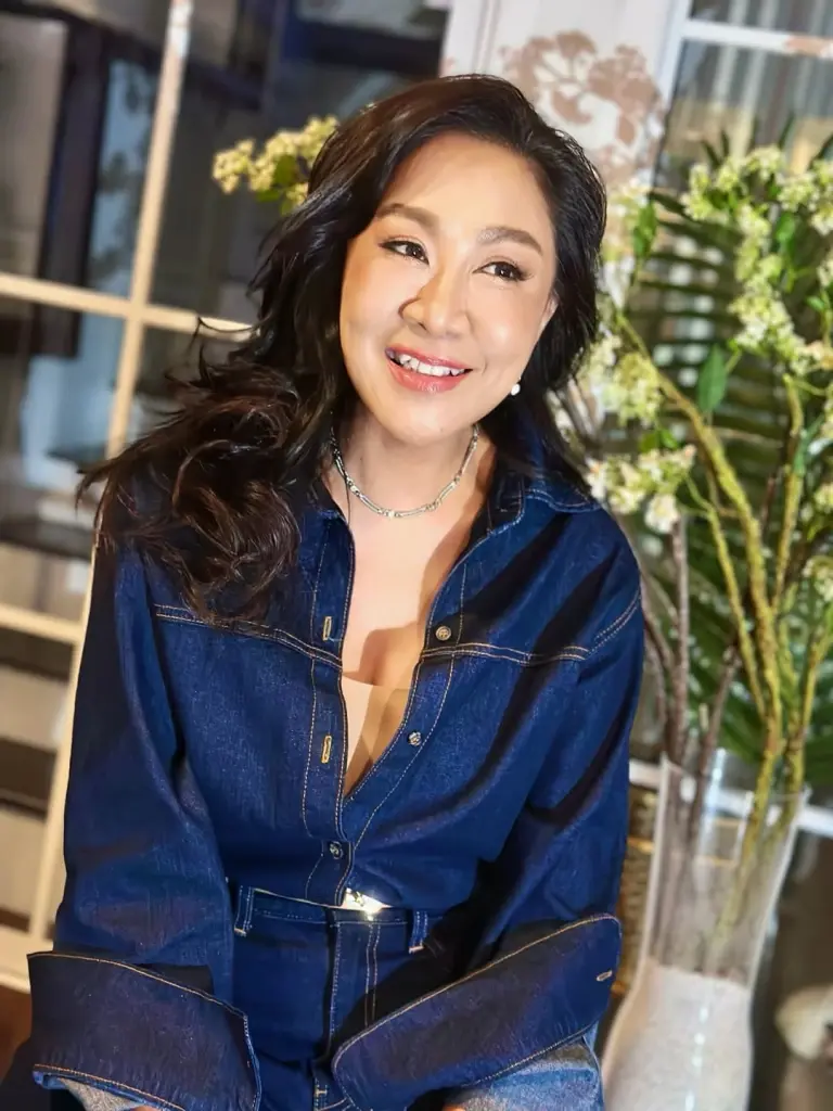 “ครูอ้วน มณีนุช” อวดบัตรใบสุดท้าย สวยเป๊ะเจ้าหน้าที่ยังชม