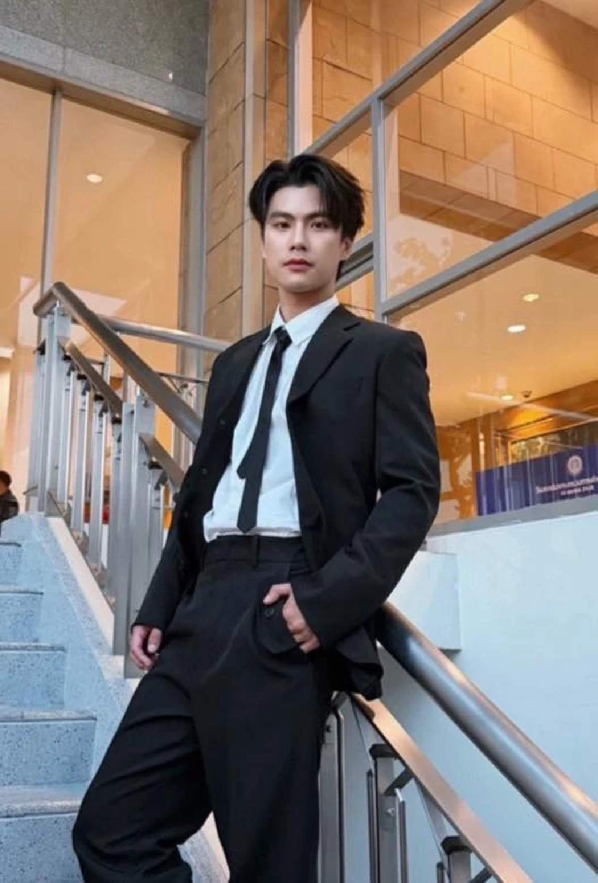 โอม ภวัต พระเอกดัง เกิดอุบัติเหตุขณะขี่ จยย. ค่ายแถลงอาการล่าสุด