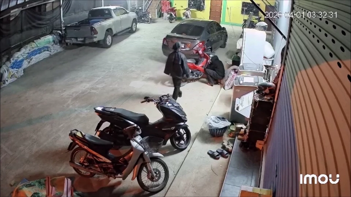 แม่สายผวาแก๊งวัยรุ่นบุกหอพักฉก จยย. 2 คัน คาดส่งขายเพื่อนบ้าน