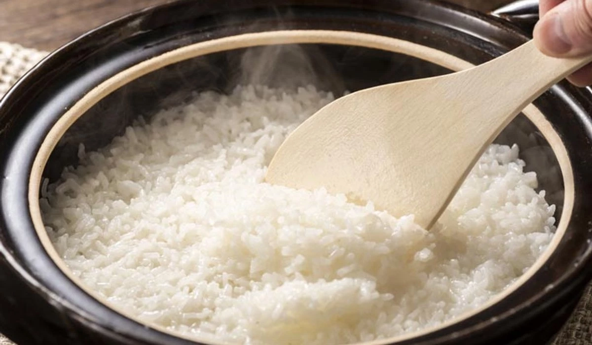 เตือนแล้วนะ! “ข้าวค้างคืน” อุ่นซ้ำเสี่ยงอันตราย กินผิดวิธีอาจป่วยไม่รู้ตัว