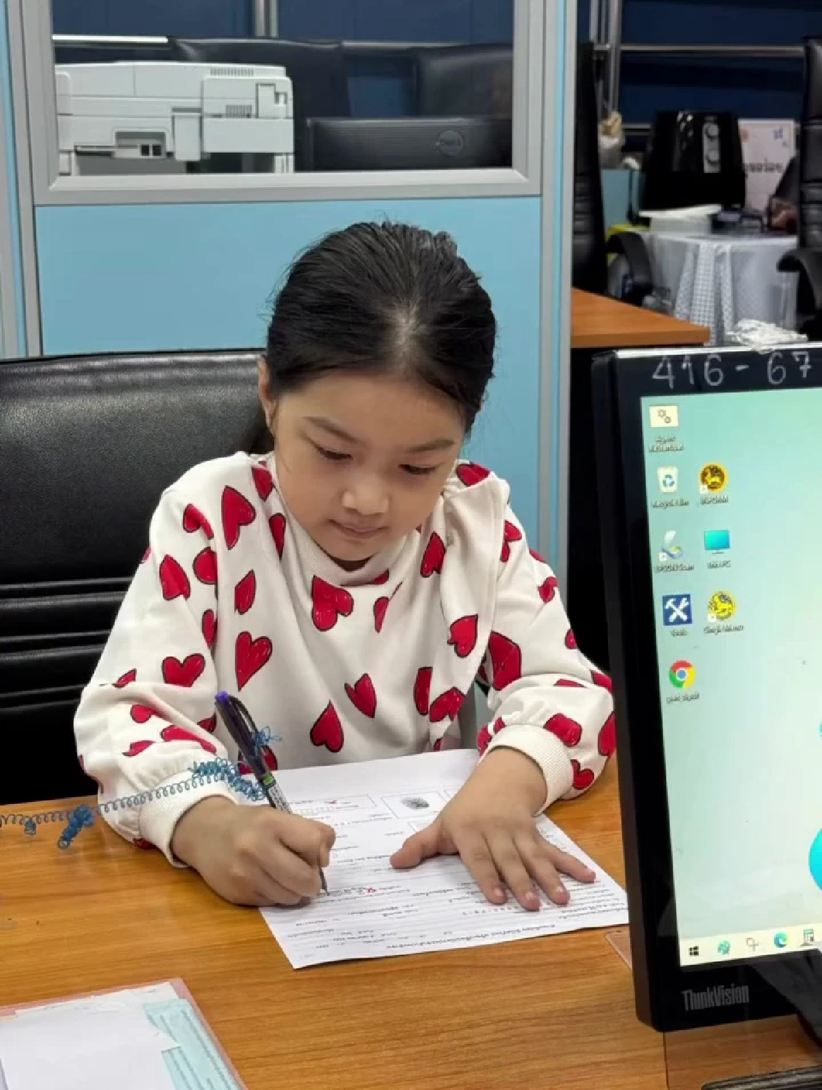 “หนุ่ม ศรราม” ควงลูกสาว “น้องวีจิ” ถ่ายบัตรครั้งแรก แฟนๆ เอ็นดู