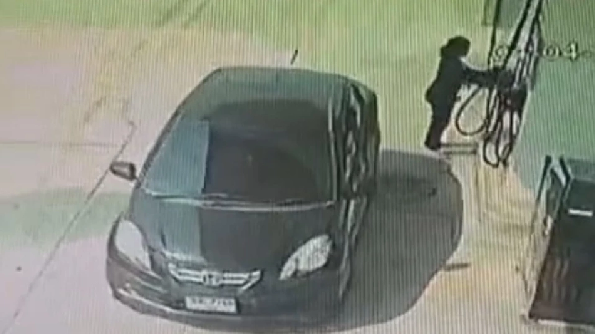 เก๋งดำชลบุรีทำแสบ! เติมน้ำมันปั๊มโคราชเสร็จก่อนซิ่งหนี