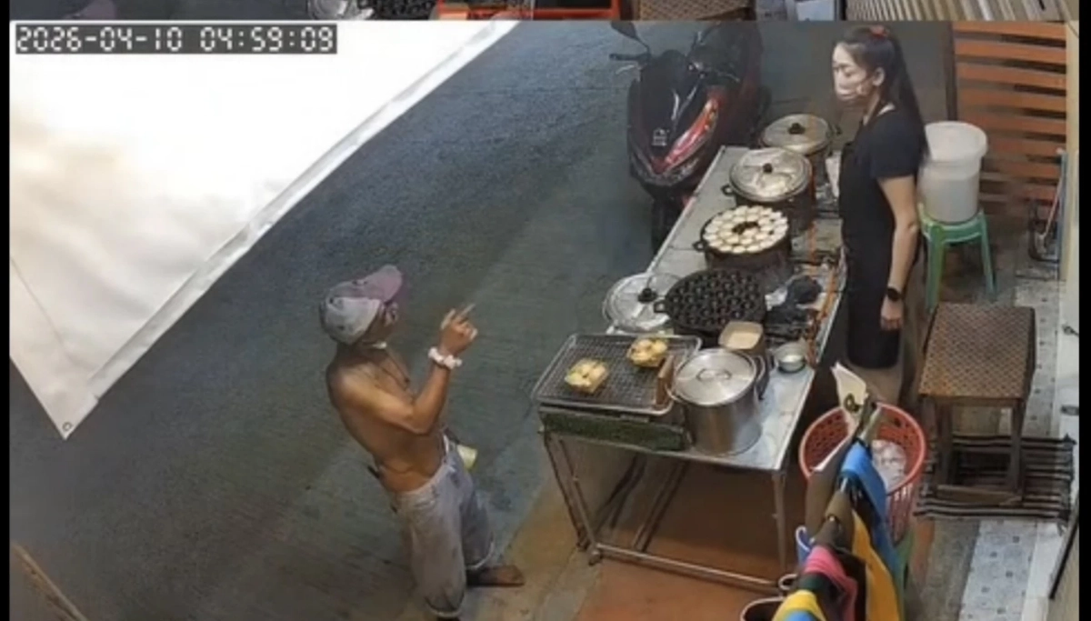 ชายเร่ร่อนเมาสารระเหยใช้มีดขู่แม่ค้าขนมครกกลางเมืองกาญจน์