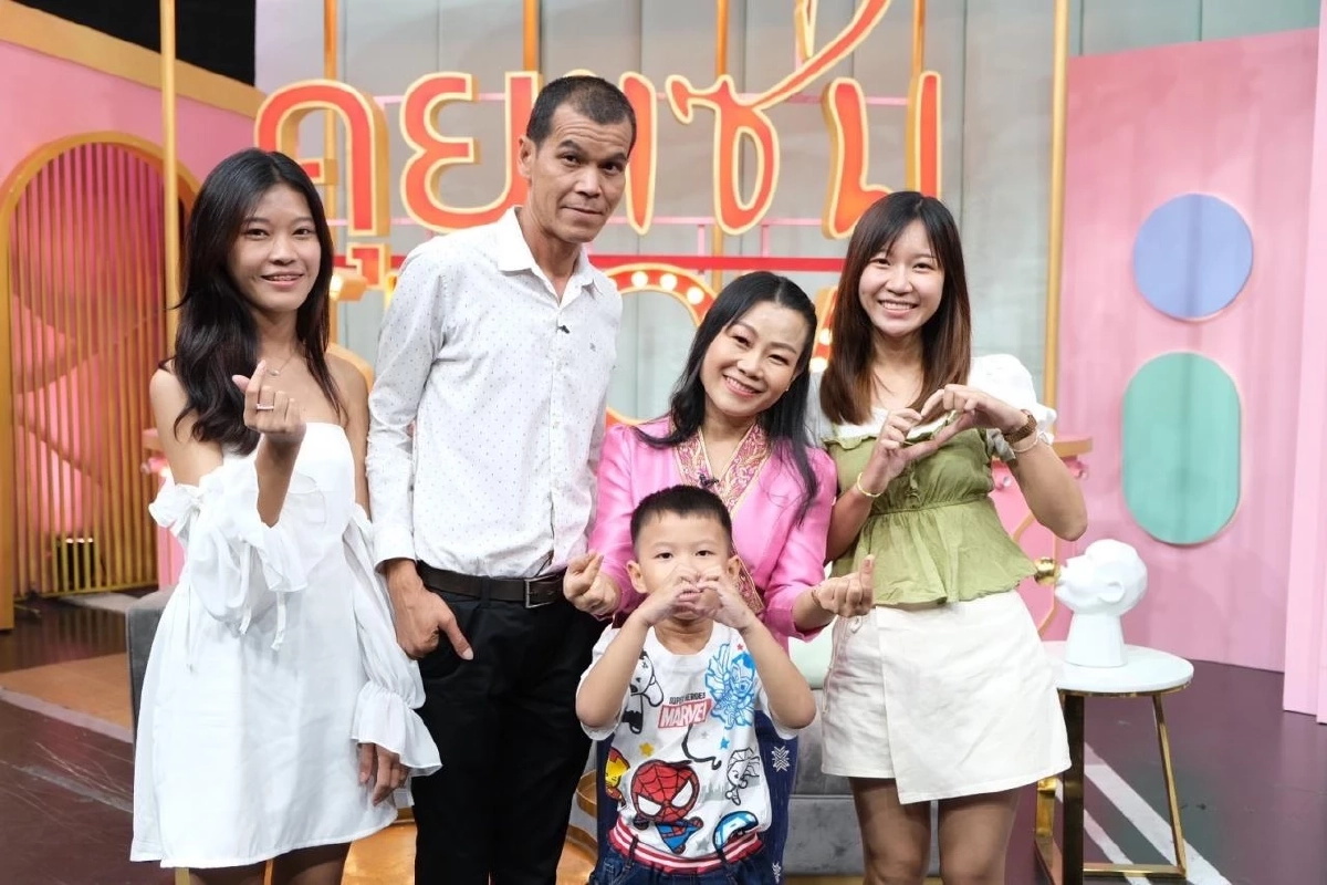 พ่อปลื้มสุดๆ เปิดภาพลูกสาวตลกชื่อดัง ดีกรีพนักงานสายการบิน