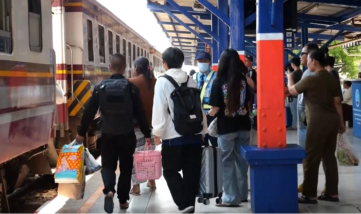 รถไฟบุรีรัมย์แน่น! ปชช. แห่กลับกรุงล่วงหน้าตั๋วเต็มทุกขบวน