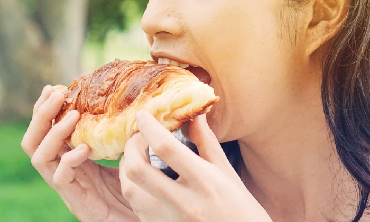 กินอิ่มแล้วง่วงทันที สัญญาณอะไรในร่างกายที่คุณมองข้าม