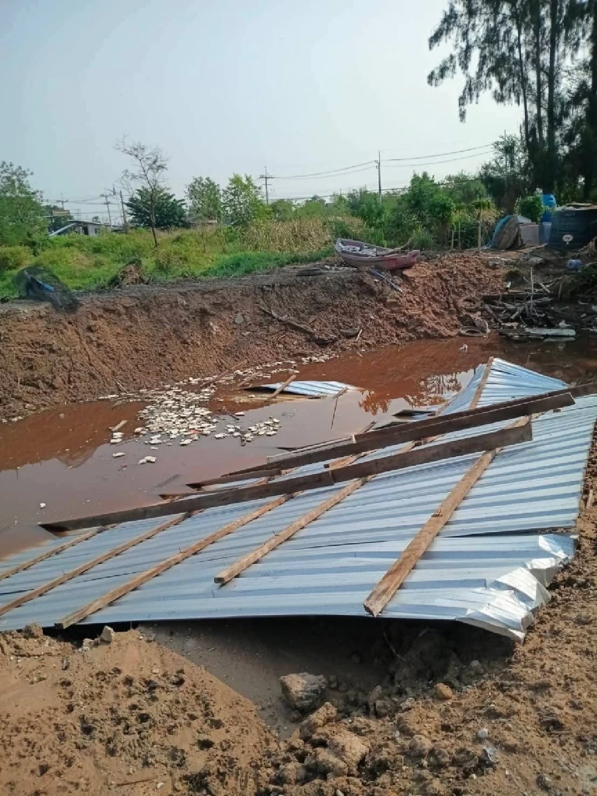 พายุฤดูร้อนทำพิษ! โคราชอ่วม บ้านเสียหาย ต้นไม้ล้มขวาง