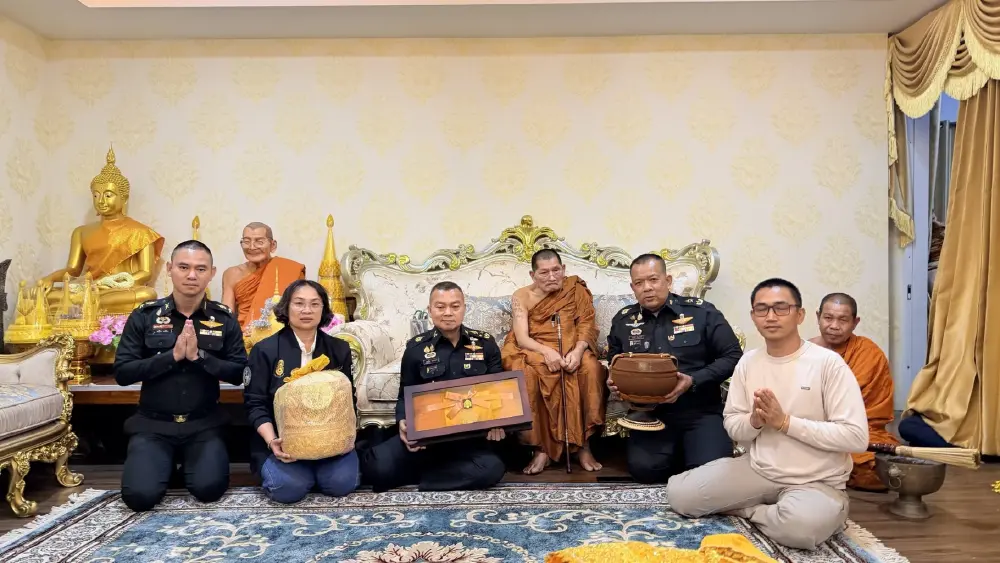 แม่ทัพกุ้ง เข้ากราบ หลวงปู่ศิลา เตรียมบวชอุทิศบุญกุศลให้ทหารกล้า
