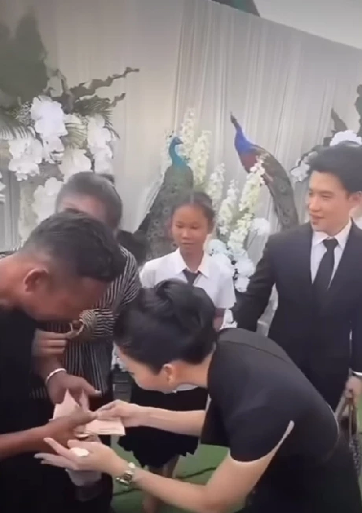 แห่ชื่นชม เปิดยอด "จ๊ะ" ให้สัปเหร่อเกินคาด ไม่ลืมคนเบื้องหลัง