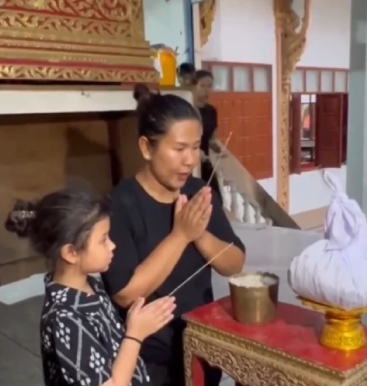 เปิดเลขขันน้ำมนต์ "แดนนี่ ศรีภิญโญ" หลังเก็บอัฐิตรงฝาโลง