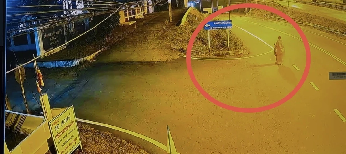 ตร.เร่งตามหา เจ้าอาวาสวัดสนามไชย กล้องจับภาพสุดท้ายเดินเหม่อบนสะพานข้ามแม่น้ำปิง!