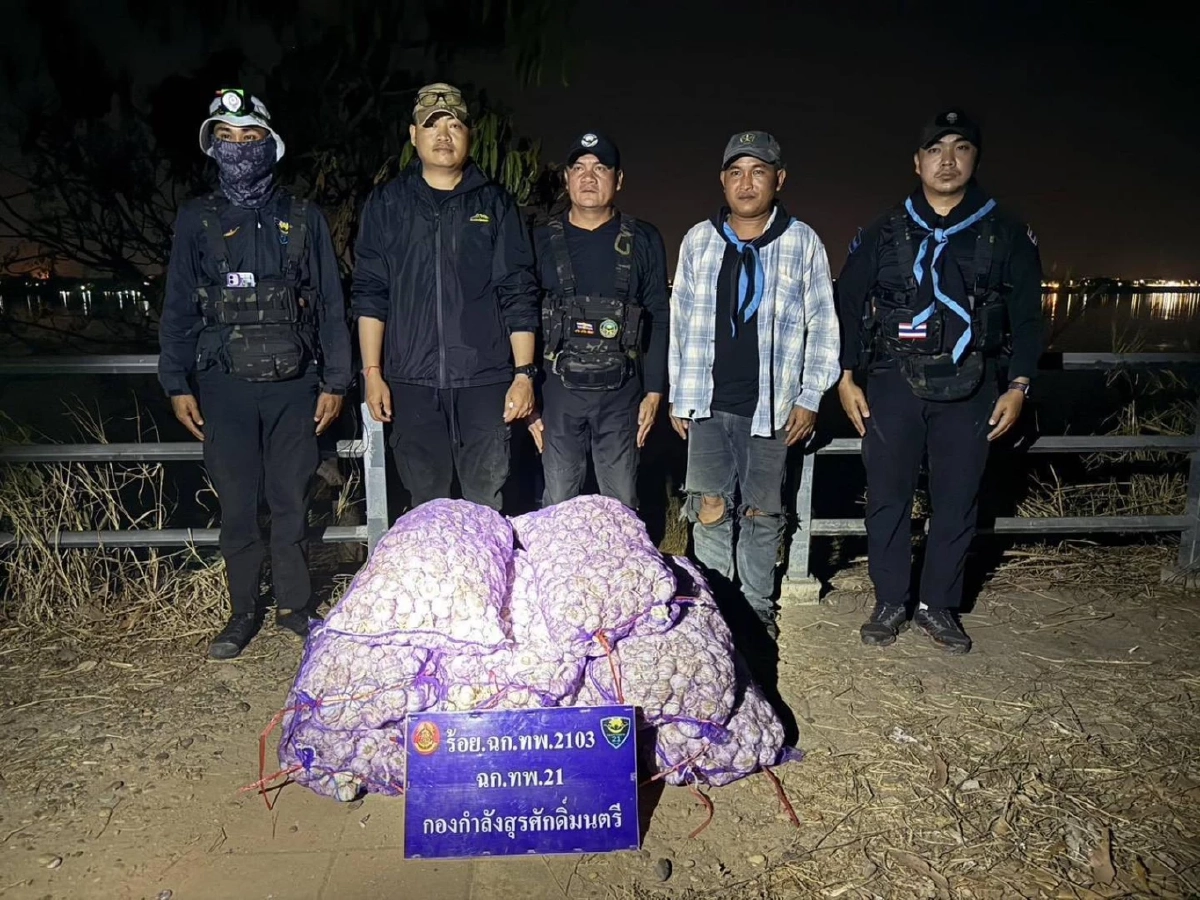 ทหารพราน 2103 สกัดลอบขน กระเทียมเถื่อน ริมโขง คนร้ายทิ้งของหนี