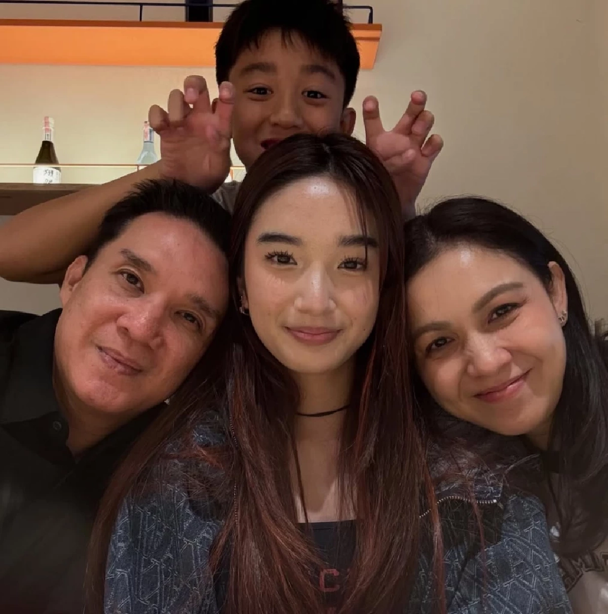 ออร่าพุ่ง “น้องณดา” เช็กอินเกาหลีในชุดฮันบก ชาวเน็ตแห่ชม