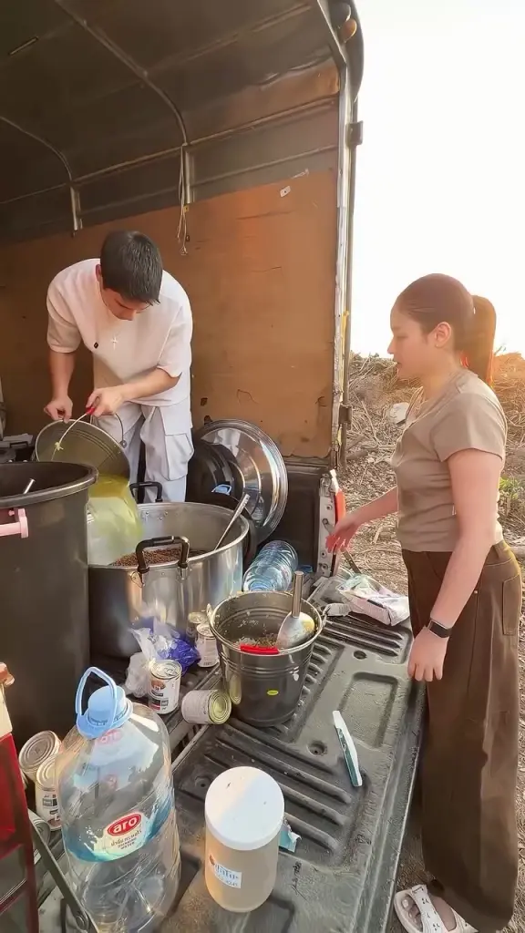 ปุ๊กลุก-ไมค์ สวมหัวใจนางฟ้าหมาจร ลุยคลองหลวงปรุงอาหารช่วยสี่ขา