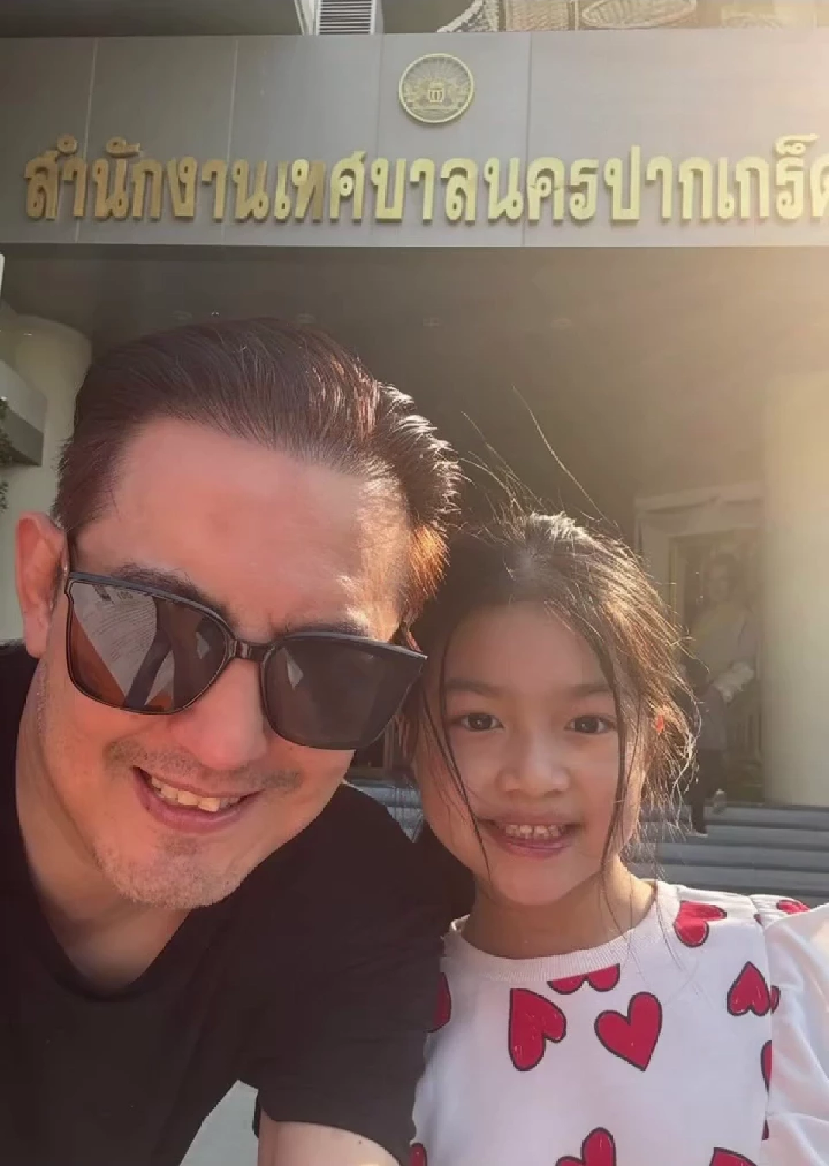 “หนุ่ม ศรราม” ควงลูกสาว “น้องวีจิ” ถ่ายบัตรครั้งแรก แฟนๆ เอ็นดู