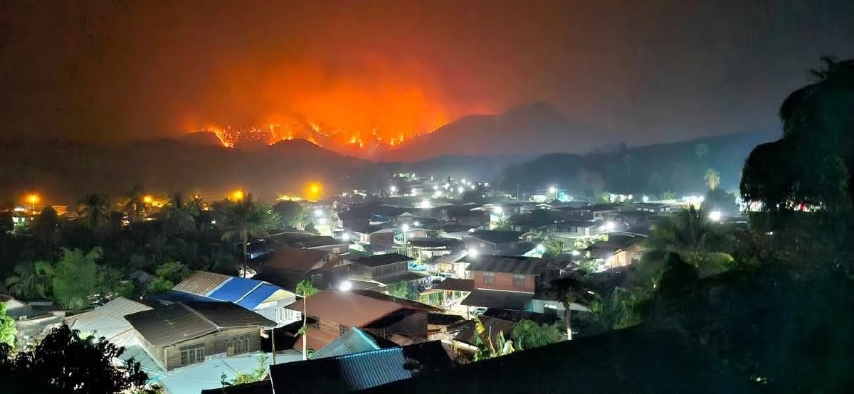 หนักสุดในรอบ 40 ปี ไฟป่ารอยต่อ 3 จังหวัดยังวิกฤต จนท. เร่งทำแนวกันไฟ