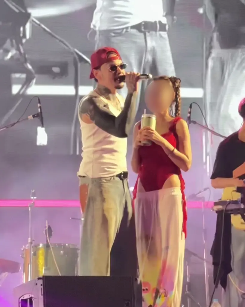 แฟนคลับใจหาย นาทีระทึก นักร้องดัง เหวอหนัก หลังแฟนคลับบุกเวที  