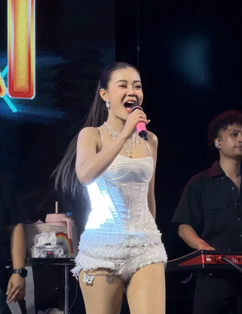 เศรษฐีลอตเตอรี่พลัส 18 ล้าน! จัดใหญ่แก้บน คอนเสิร์ตลำไย ไหทองคำ จองกันข้ามปี